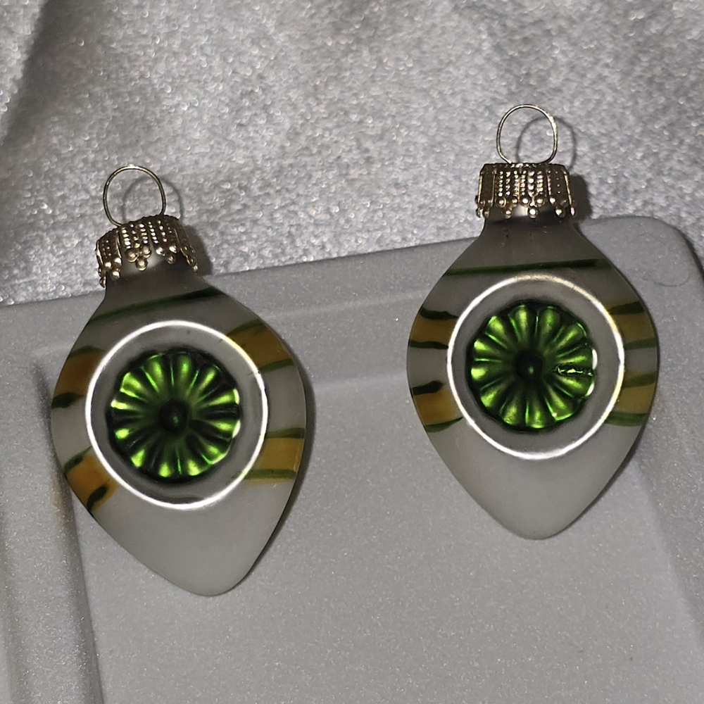 Vtg Indent Reflector Mercury Glass Christmas Ornament Teardrop 2-1/4" Green Cent